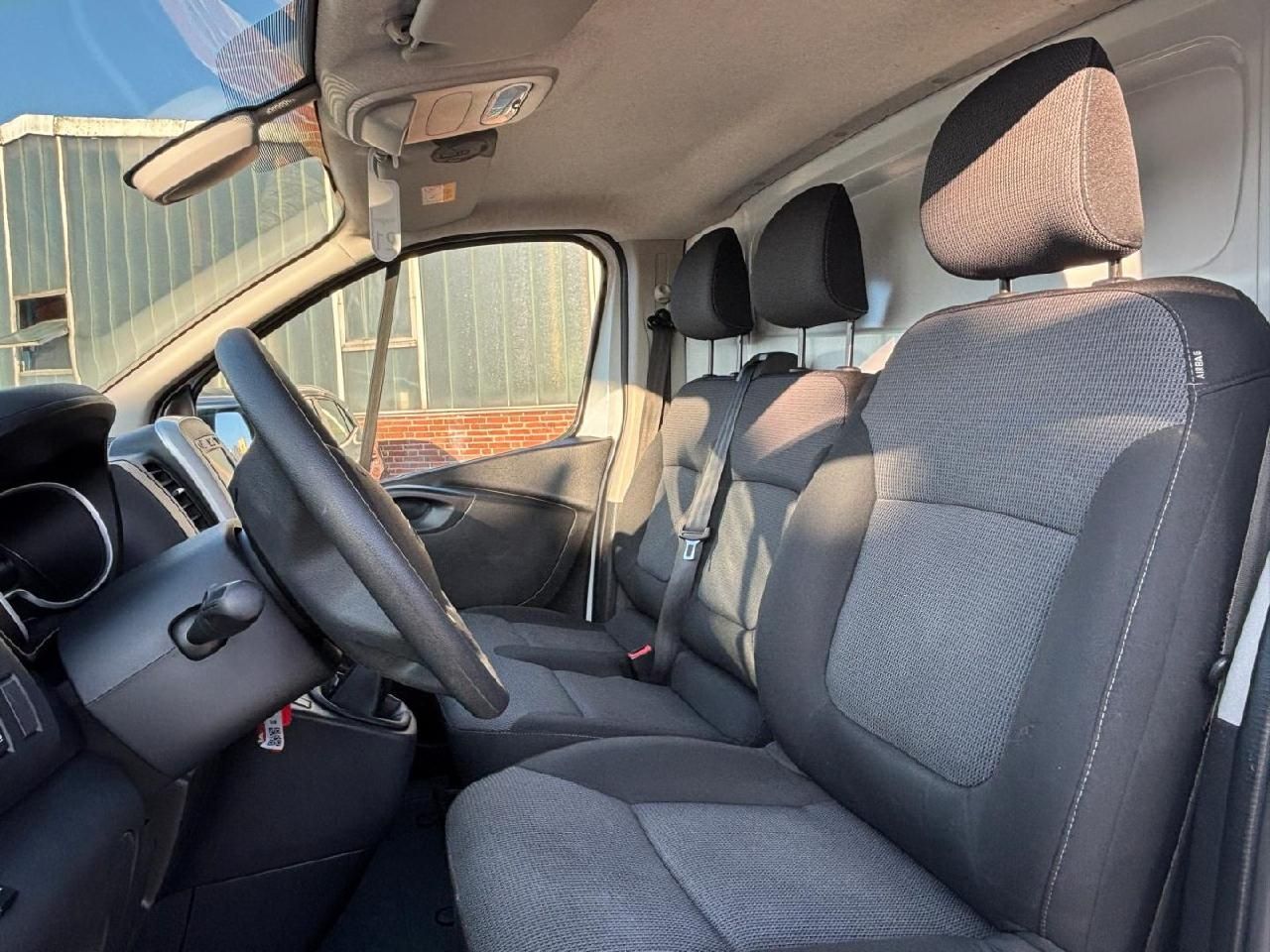 Detailbild 11 Trafic dCi 145 Kasten L2H1 3,0t SHZ*Navi*Klima