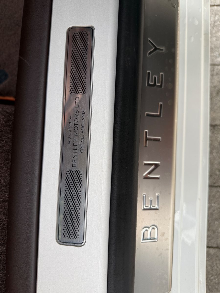 Bentley Flying Spur V8 Naim VOLL EXCLUSIV INDIVIDUAL foto 16