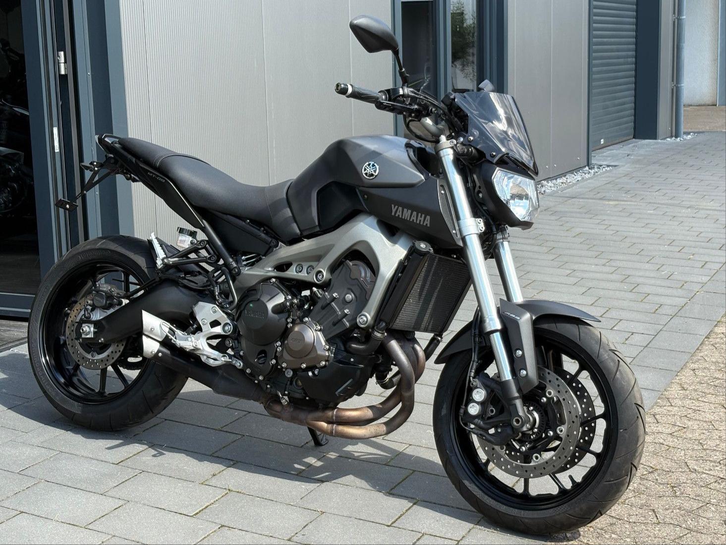 Yamaha MT 09 RN29 *1.Hand*Top Zustand*Sportauspuff*