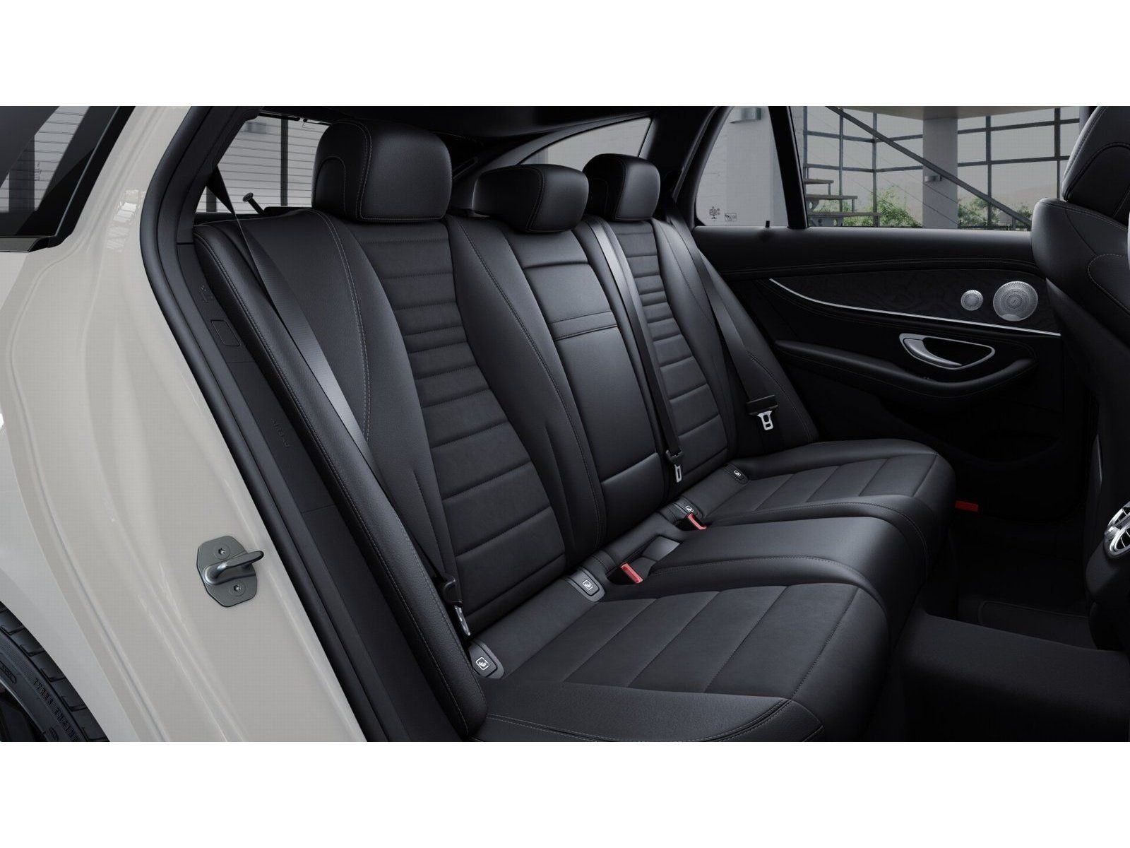 Fahrzeugabbildung Mercedes-Benz E300e T AMG Pao DISTRO Burm AHK KeyGo MLED Busin