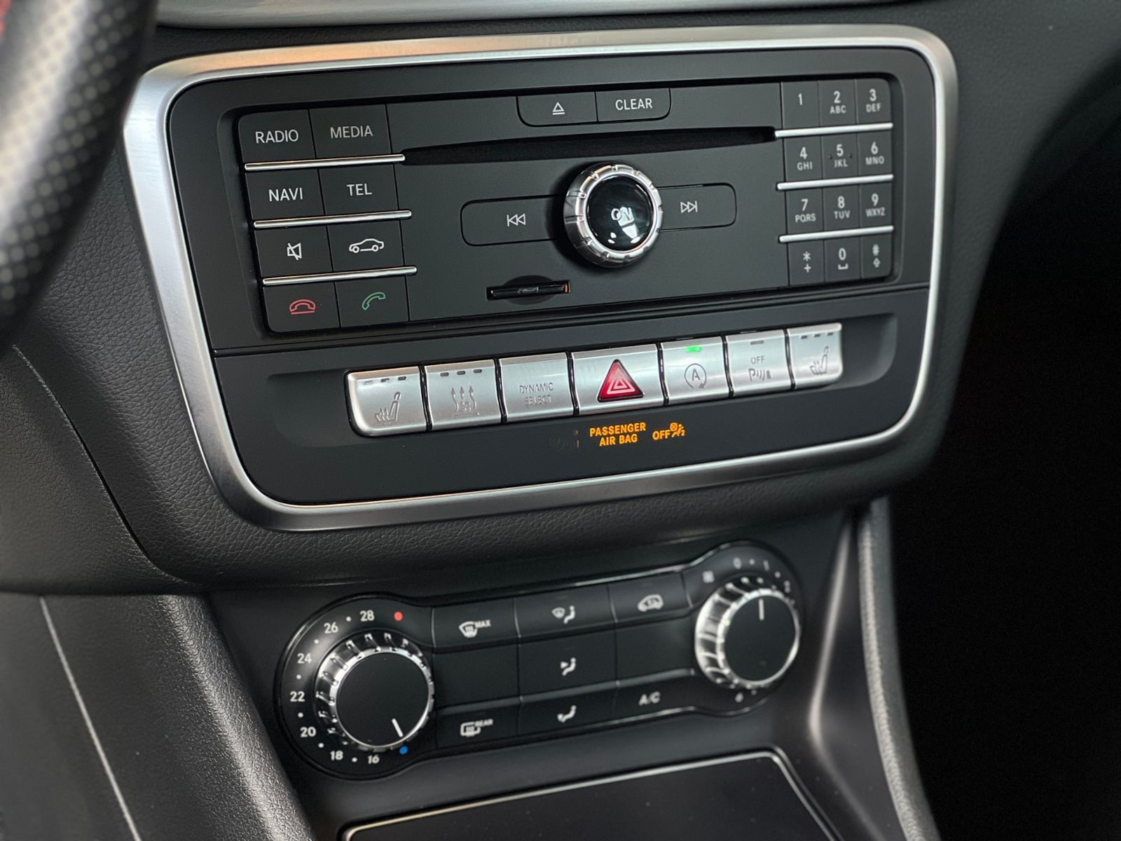 Fahrzeugabbildung Mercedes-Benz GLA 250 AMG Line STNDHZ 360° LED NAV SHZ 19"