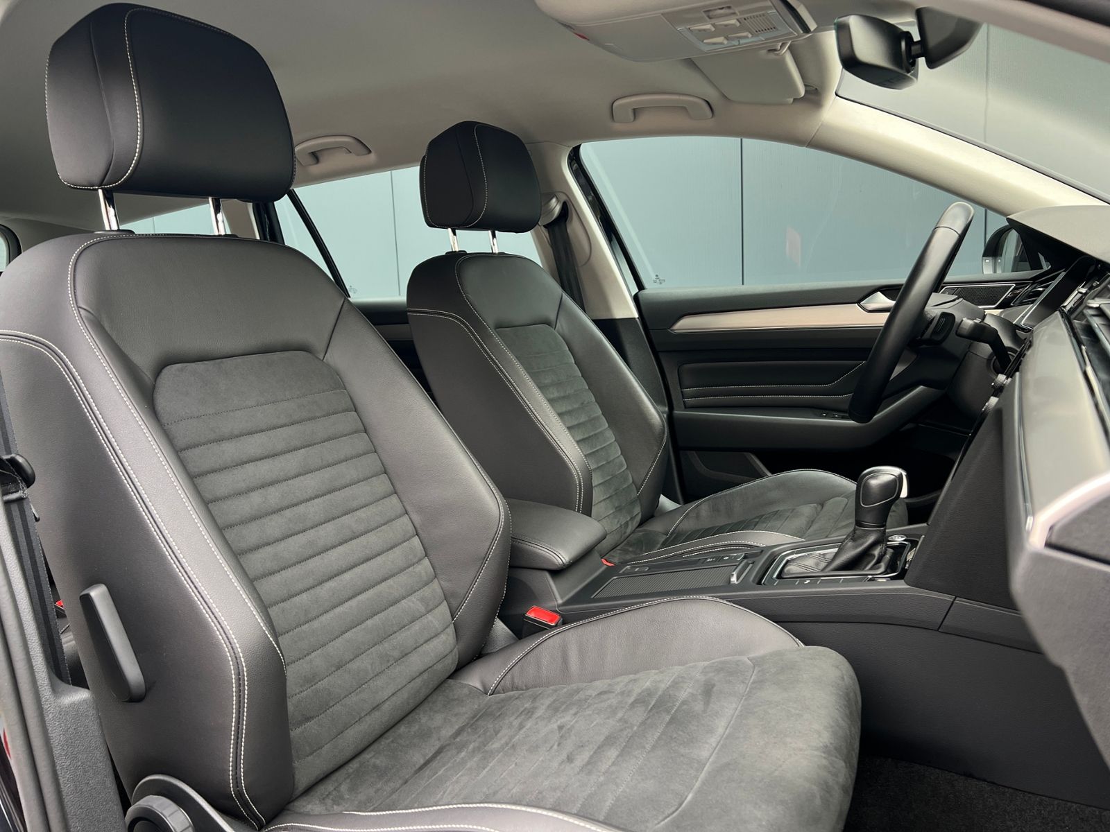 Fahrzeugabbildung Volkswagen Passat Variant Elegance 1.5 TSI DSG *LED, Digita