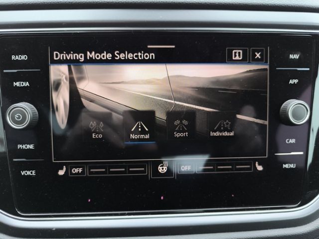 Fahrzeugabbildung Volkswagen T-Roc Cabriolet 1.5 TSI DSG R-Line LEDER LED ACC