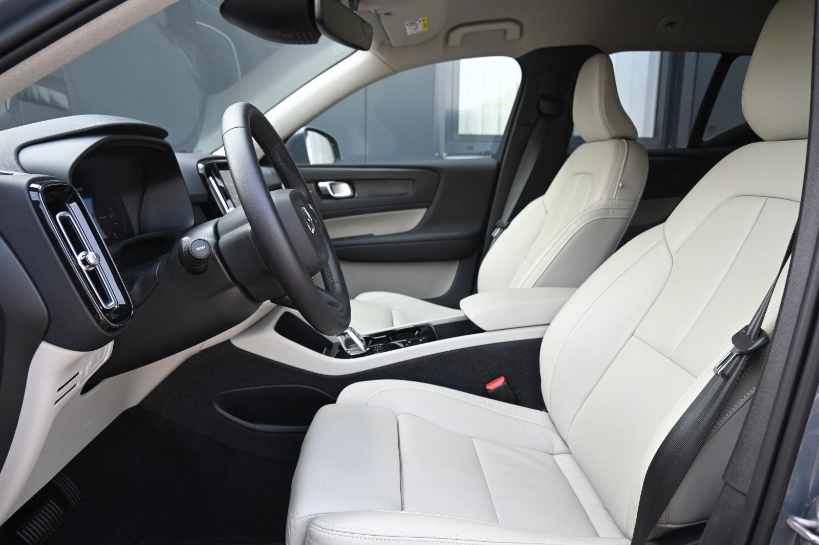 Fahrzeugabbildung Volvo XC40 T5 Recharge Plug-In Hybrid Plus Bright