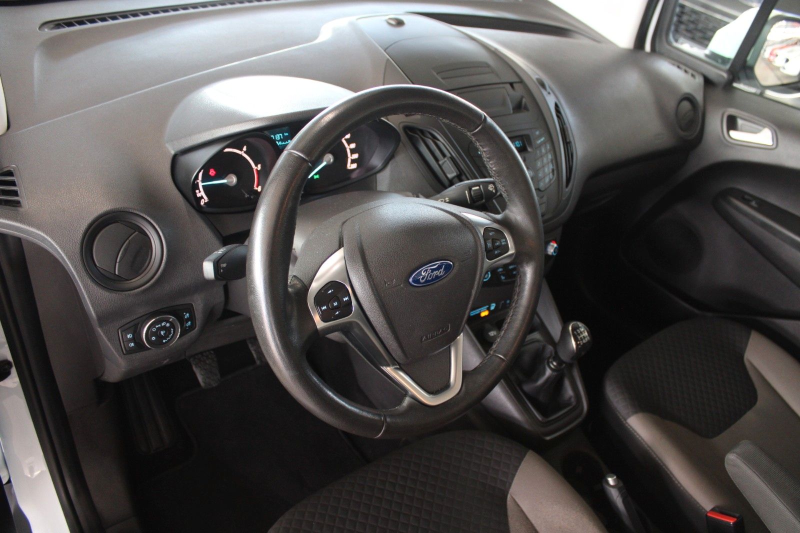 Fahrzeugabbildung Ford Tourneo Courier 1.5 TDCi Trend AHK KLIMA WinterP