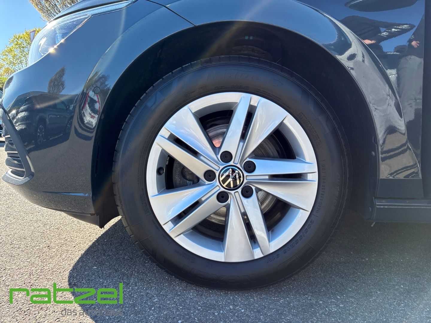 Fahrzeugabbildung Volkswagen Golf Variant Life 1.0 eTSI DSG Navi LED Matrix K