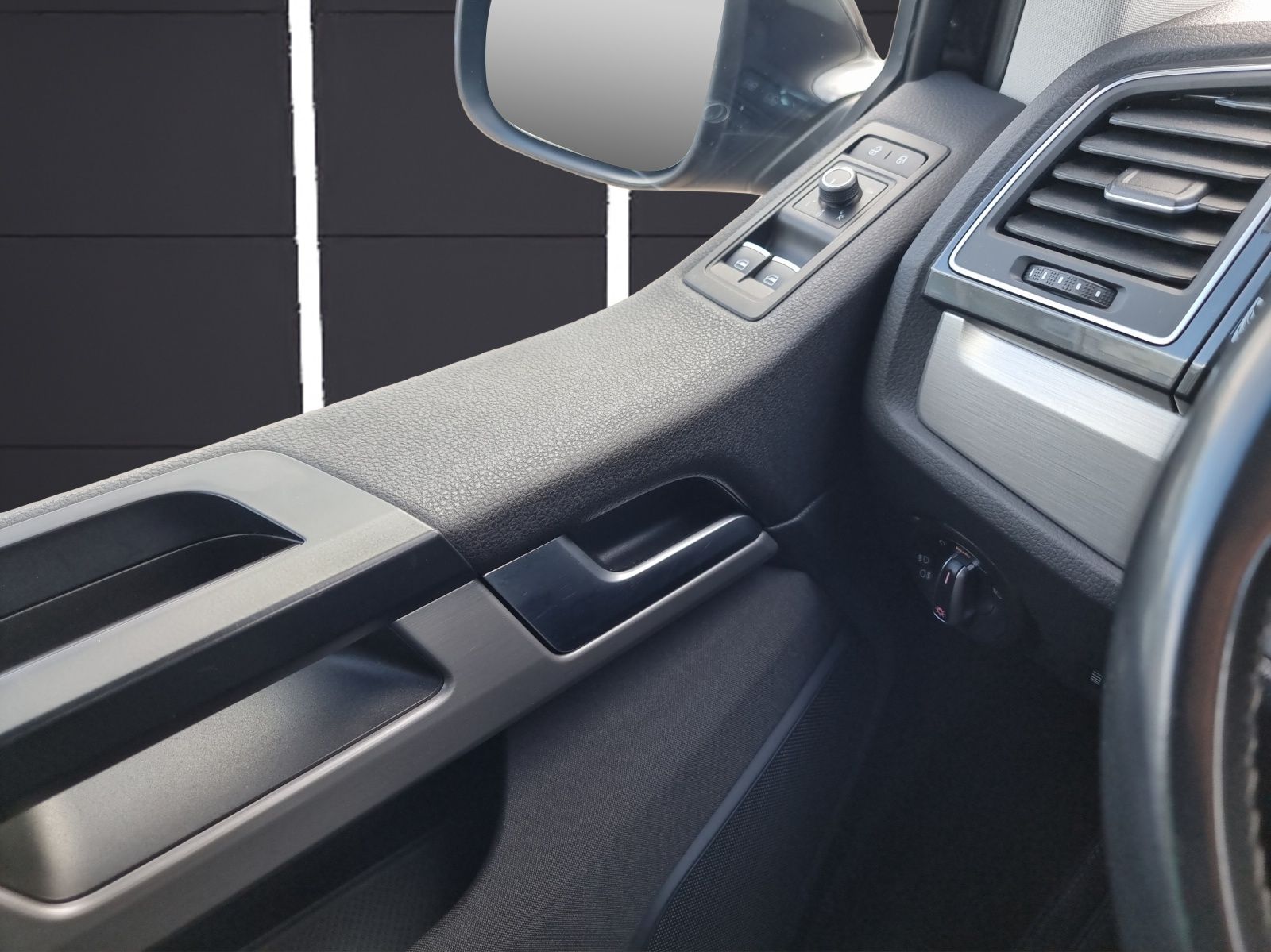 Fahrzeugabbildung Volkswagen T6 Multivan TDI DSG Comfortline LEDER STH 7-SITZ