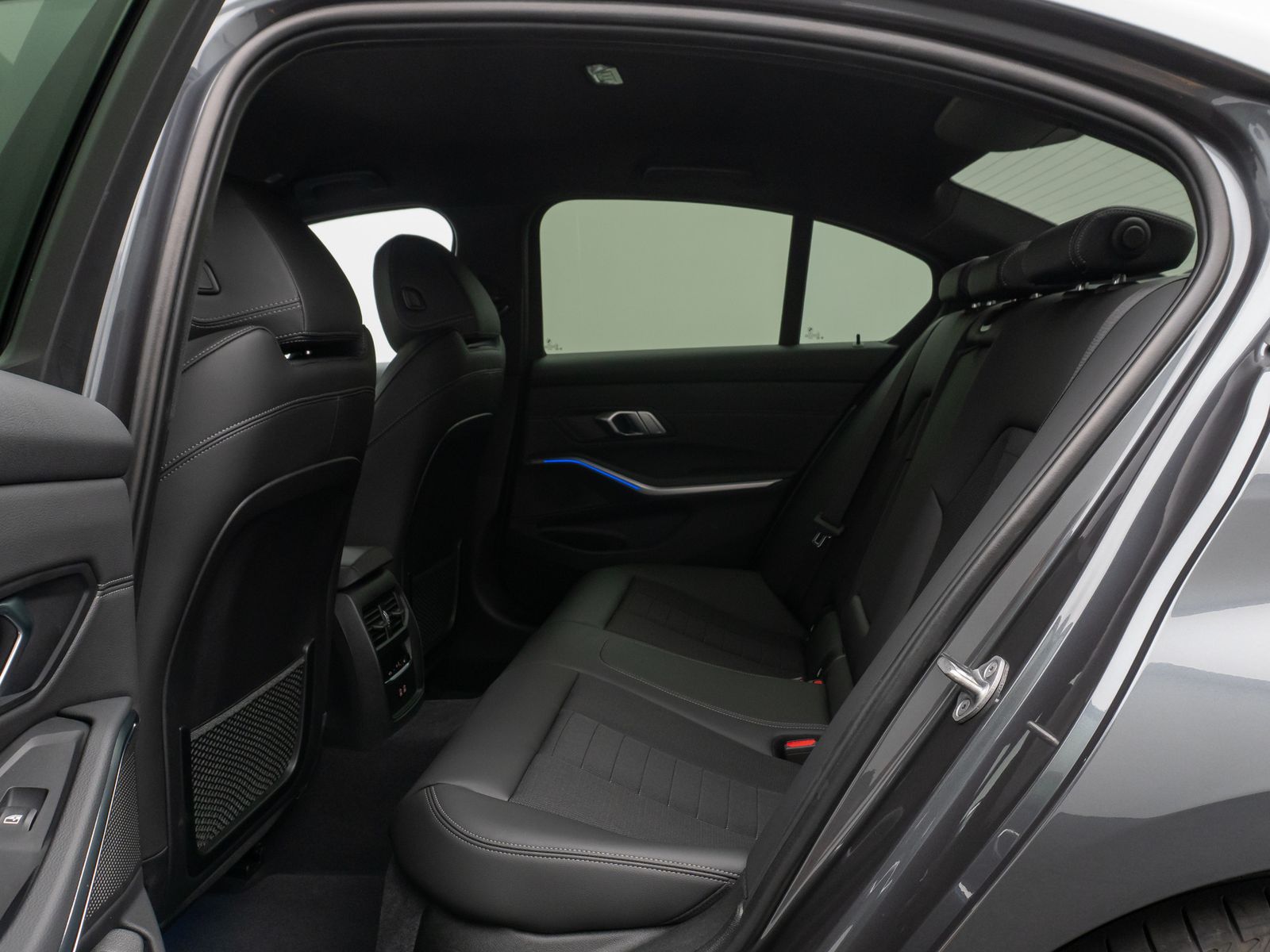 Fahrzeugabbildung BMW 318d Kamera DAB Sport Alarm Geschwindigkeitsreg