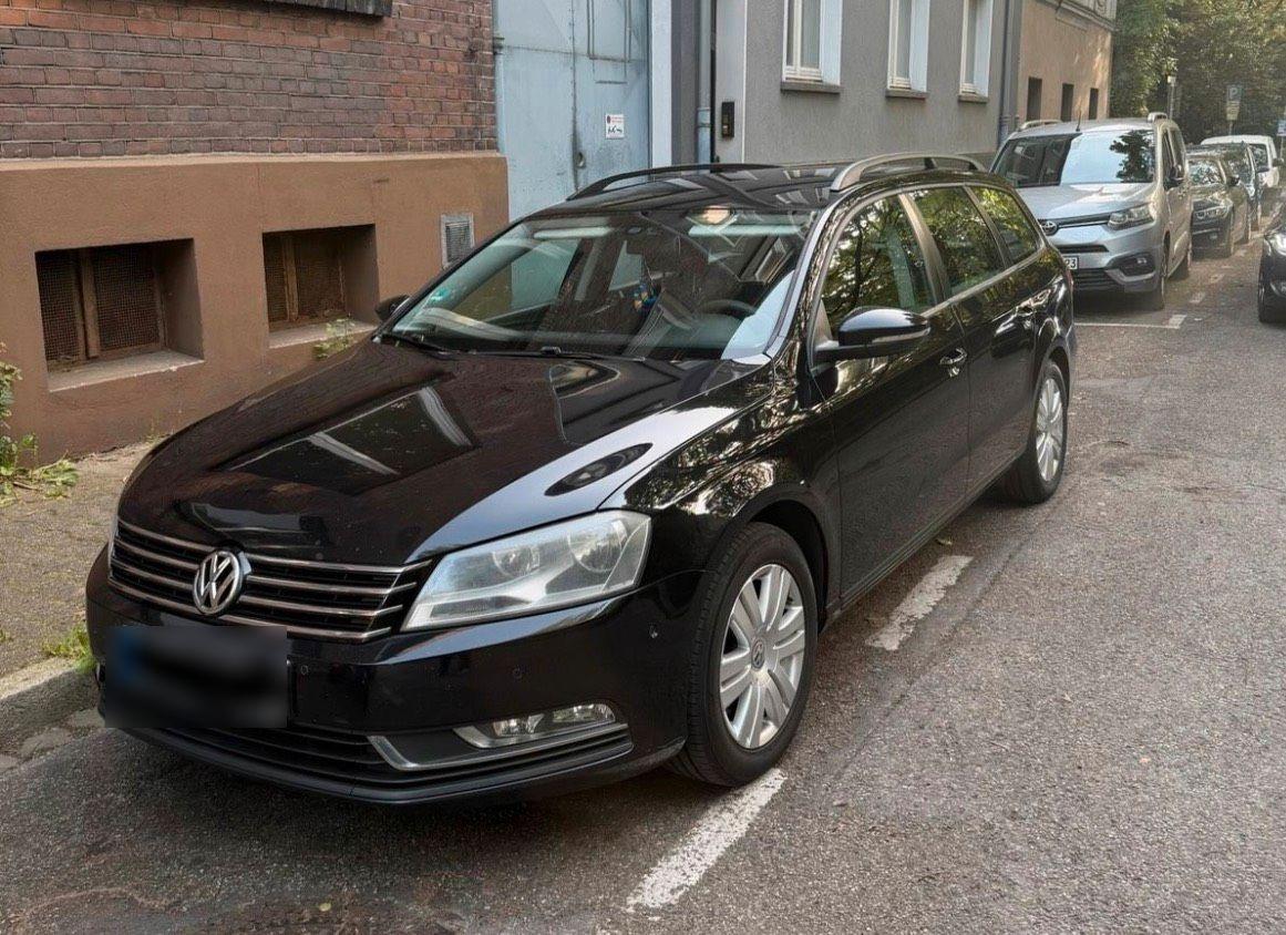 Volkswagen Passat 2014 — rear view