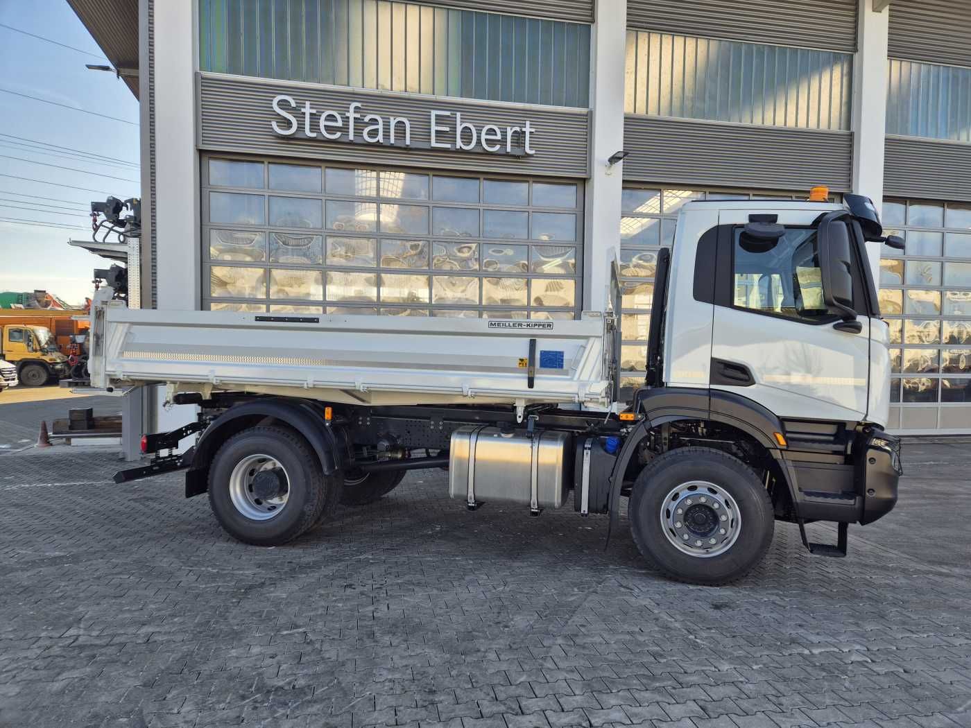 Fahrzeugabbildung Iveco X-Way AD200X40 HR OFF Meiller Bordmatic AHK DAB