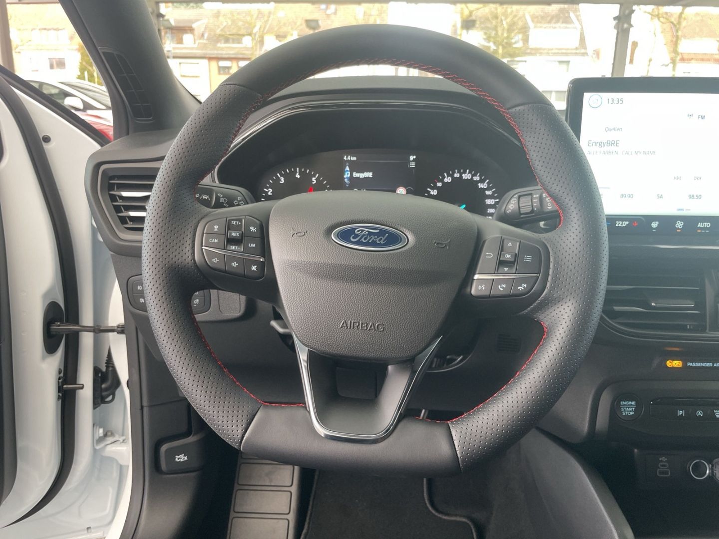 Fahrzeugabbildung Ford Focus Turnier ST-Line Navi LED ACC Winter-Paket,