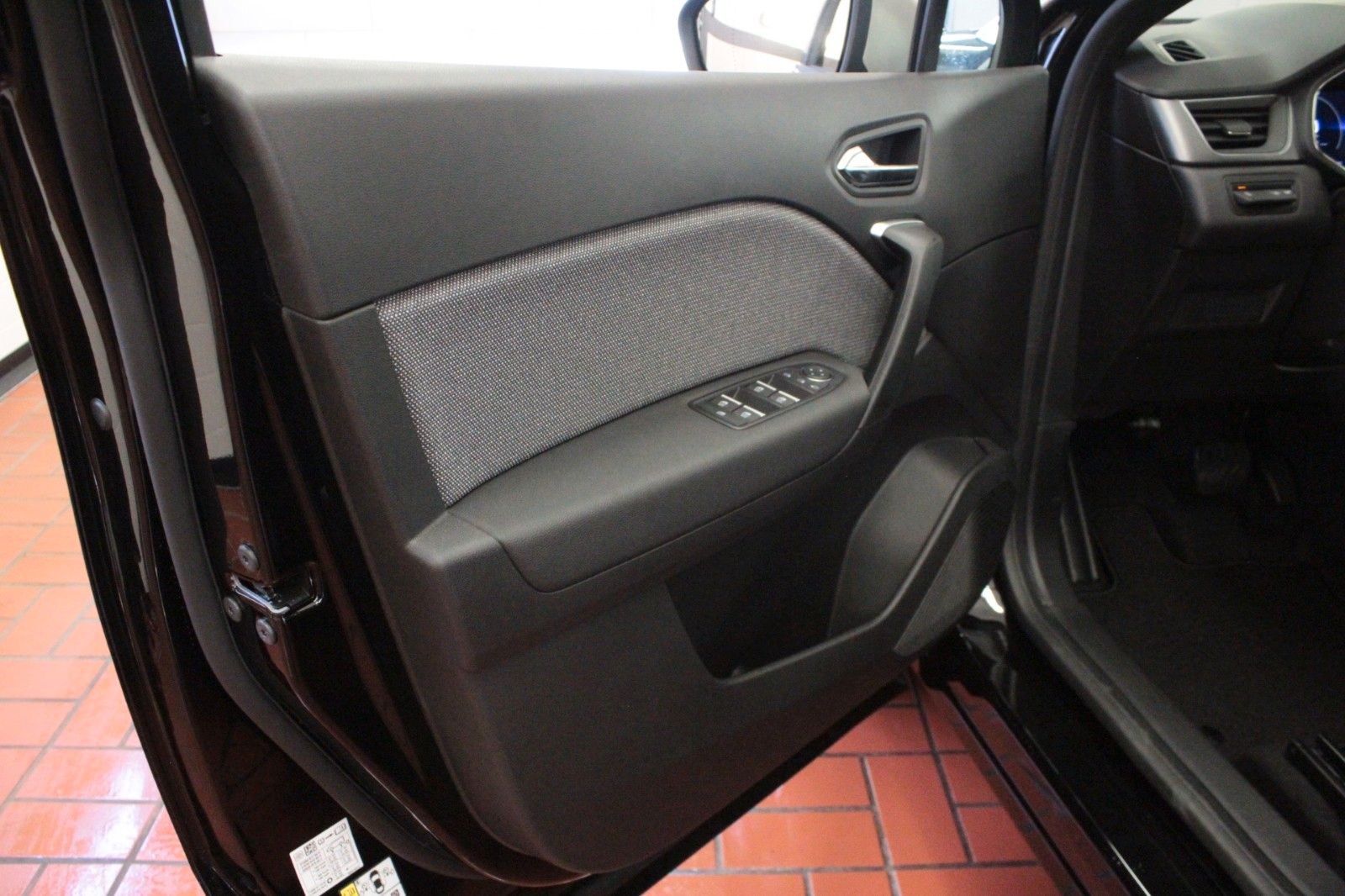 Fahrzeugabbildung Renault Captur Mild Hybrid 160 EDC Techno #15173