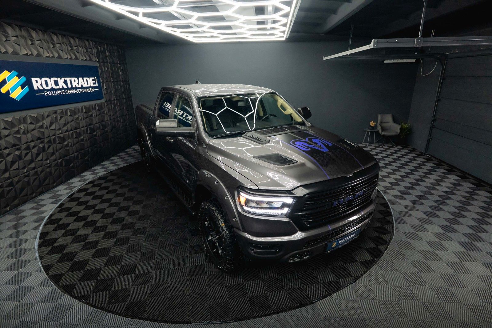 Fahrzeugabbildung Dodge RAM 5.7 V8 HEMI 4x4 OFFROAD Night-Paket *LED*