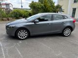 Volvo V40 D3 Momentum Diesel - Volvo V40 mit Diesel-Antrieb: Limousine, Momentum