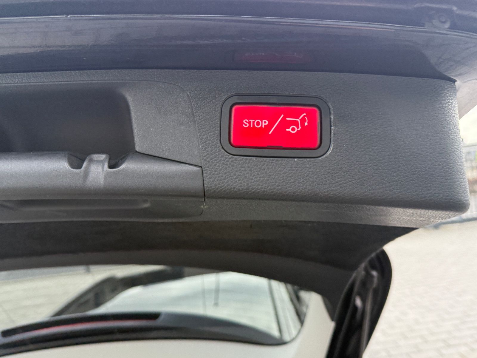 Fahrzeugabbildung Mercedes-Benz E 200 T Avantgarde NAVI KLIMAAUTO CAM LED SITZH.