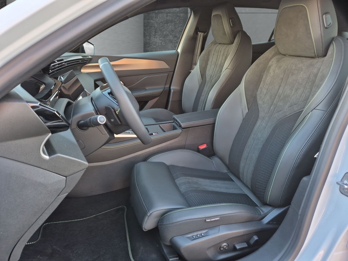 Peugeot 408 - Bild 8