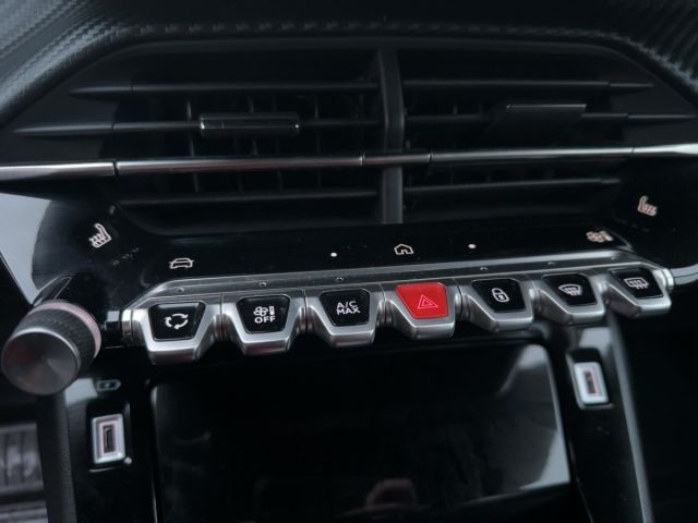 Foto Nummer 18: PEUGEOT 2008