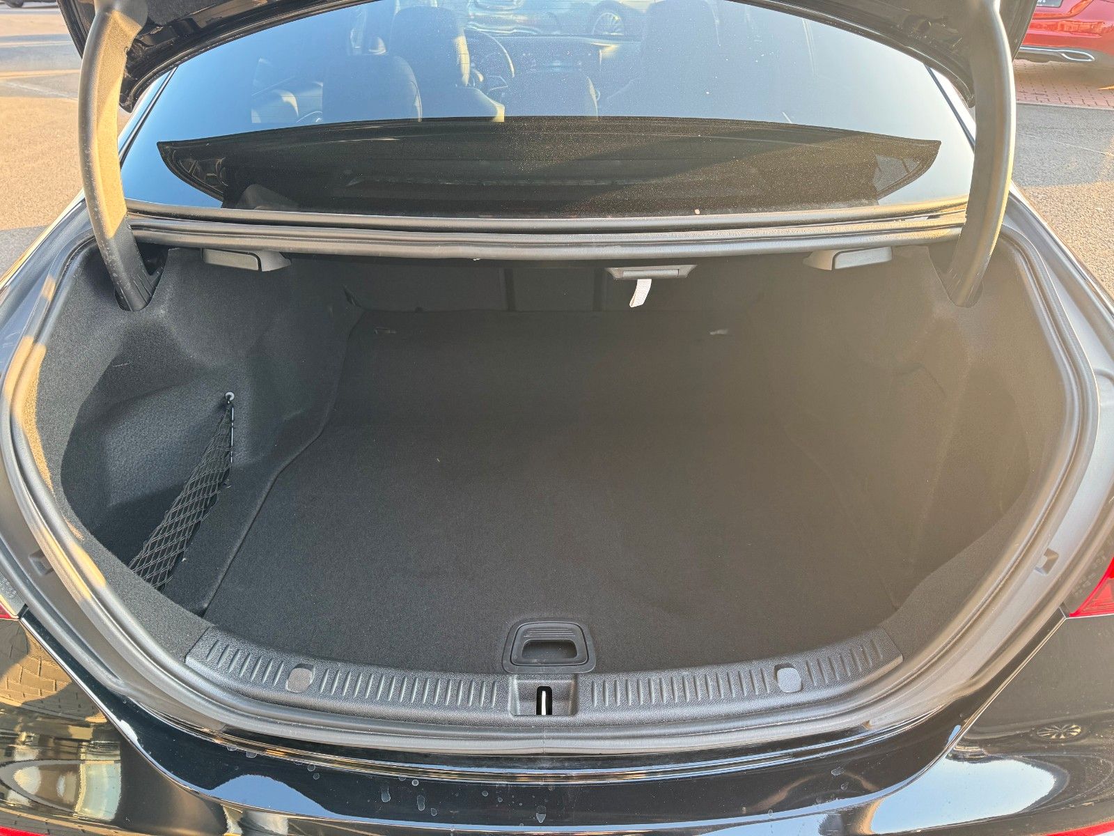 Fahrzeugabbildung Mercedes-Benz E 220d Avantgarde+Pano+AHK+DistrPlus+MultiBeam+