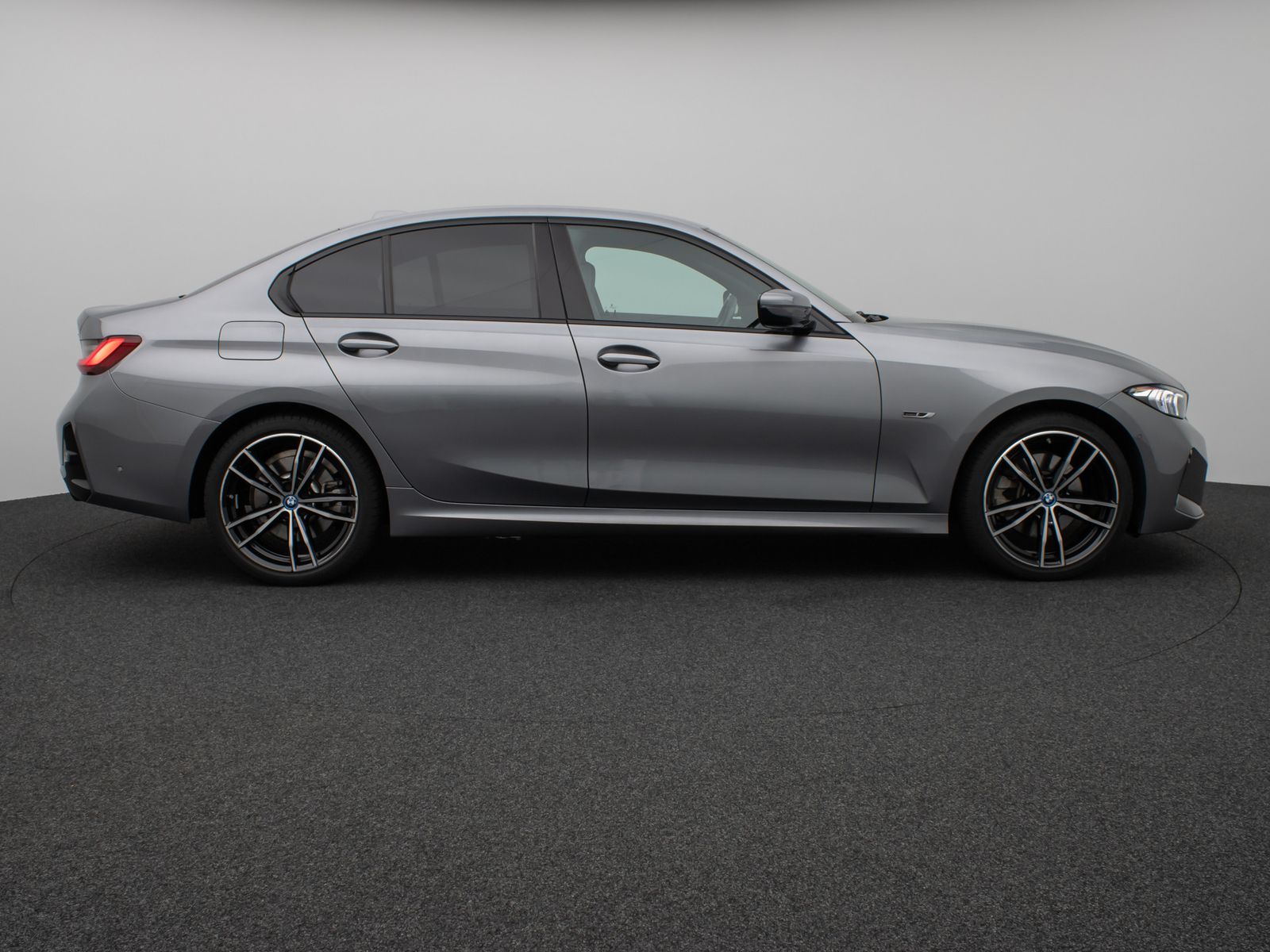 Fahrzeugabbildung BMW 330e M Sport Kamera DAB HiFi Stop&Go Komfort 19"