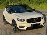 Volvo XC40 D4 AWD R Design Geartronic R Design PANO - Volvo XC40 von privat