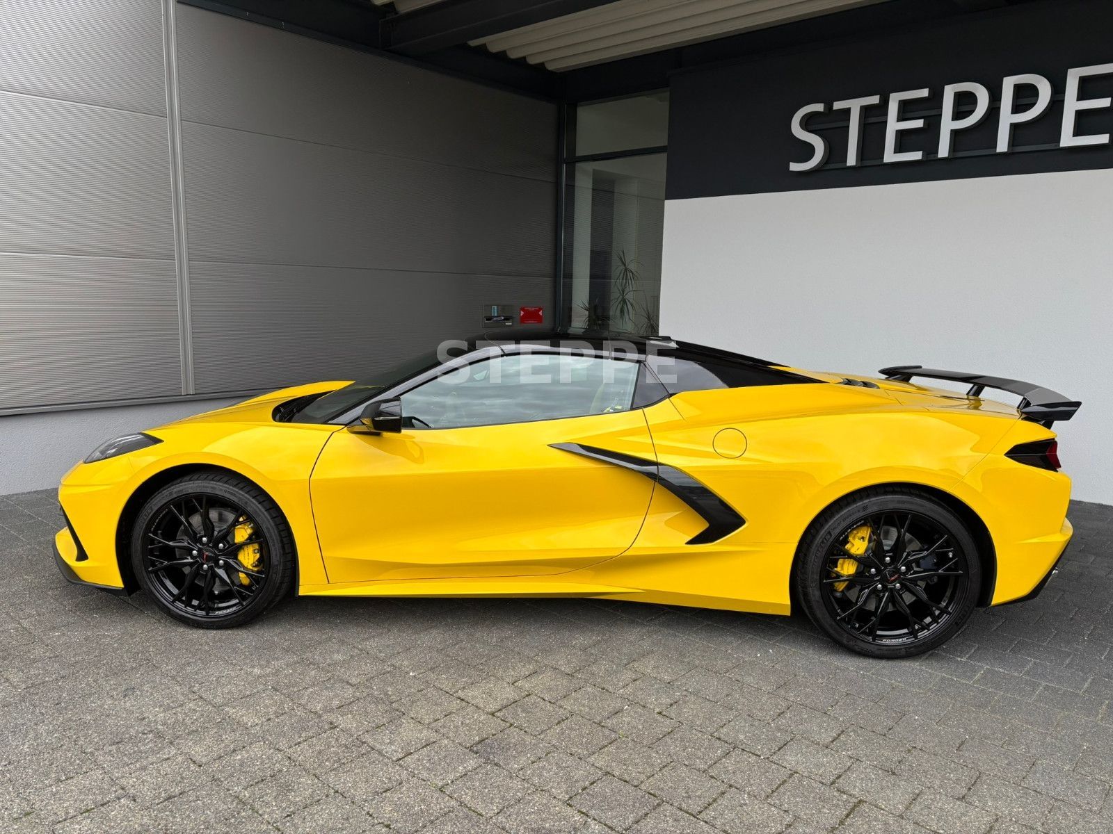 Corvette C8 Stingray Convertible 2025 3LT EUModell STEPPE
