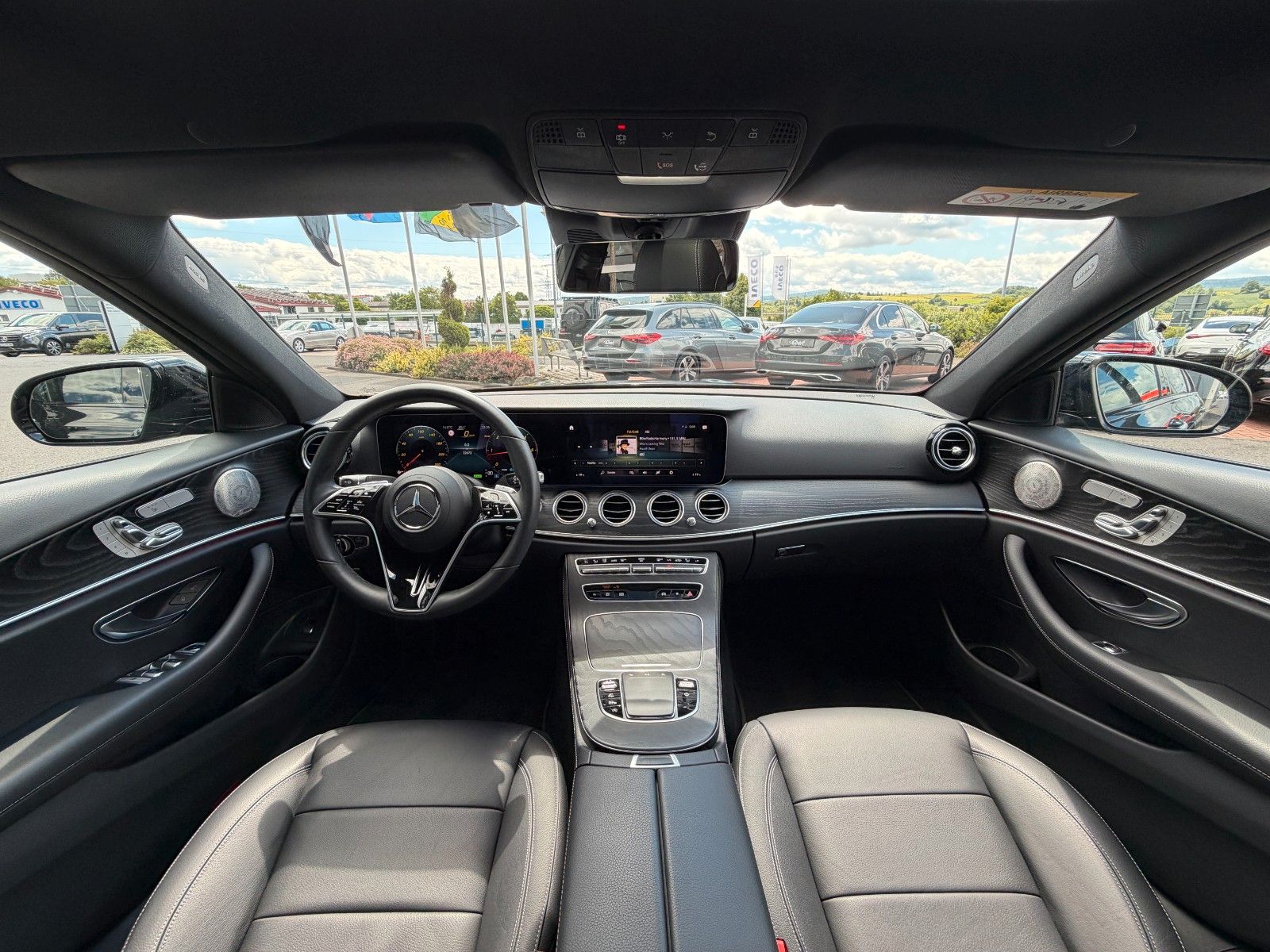 Fahrzeugabbildung Mercedes-Benz E 220 d Avantgarde Night+Burm+Pano+Memory+ILS