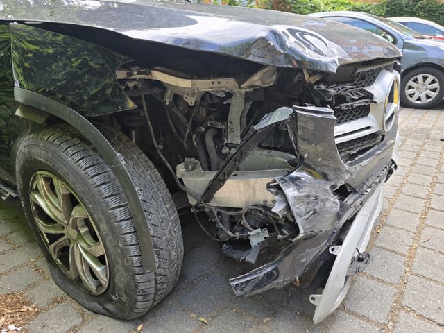 Mercedes-Benz GLC 250 d 4Matic / Kundenauftrag - Unfallschaden