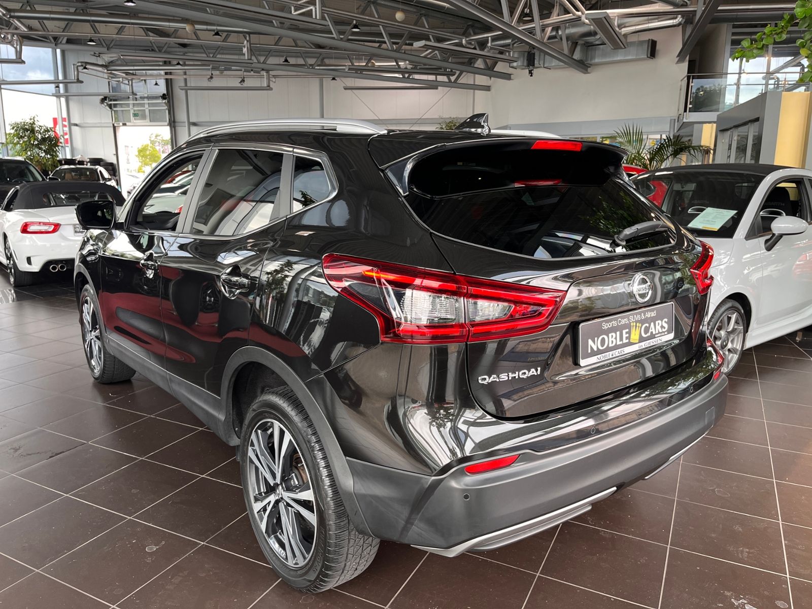 Fahrzeugabbildung Nissan Qashqai Zama AHK PANO NAV RFK SHZ