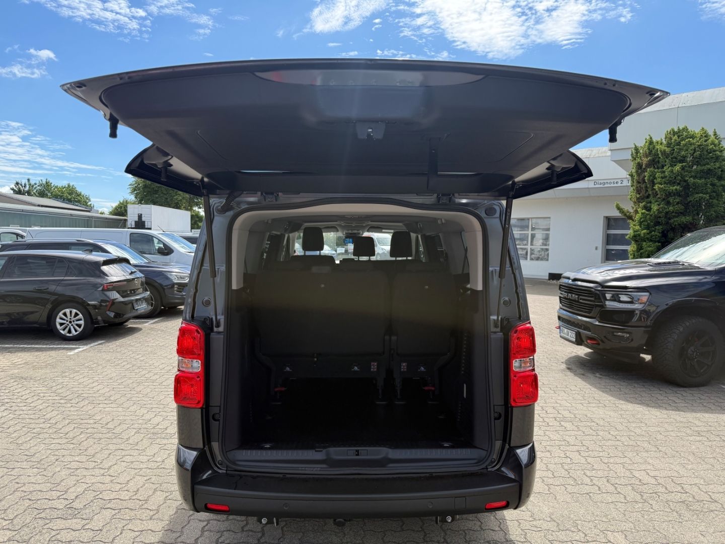 Fahrzeugabbildung Opel Zafira Life Edition XL 9 Sitze+SHZ+LHZ+ AHK