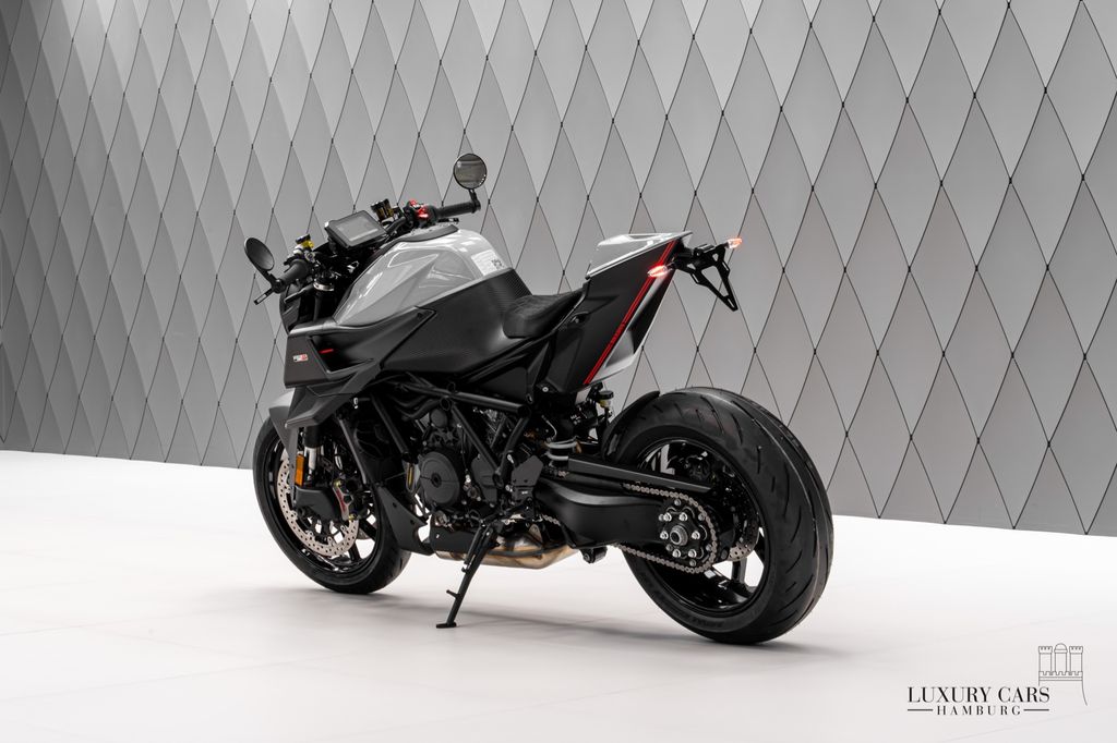 BRABUS 1300 R Edition 23 in STEALTH GRAY - Bild 5