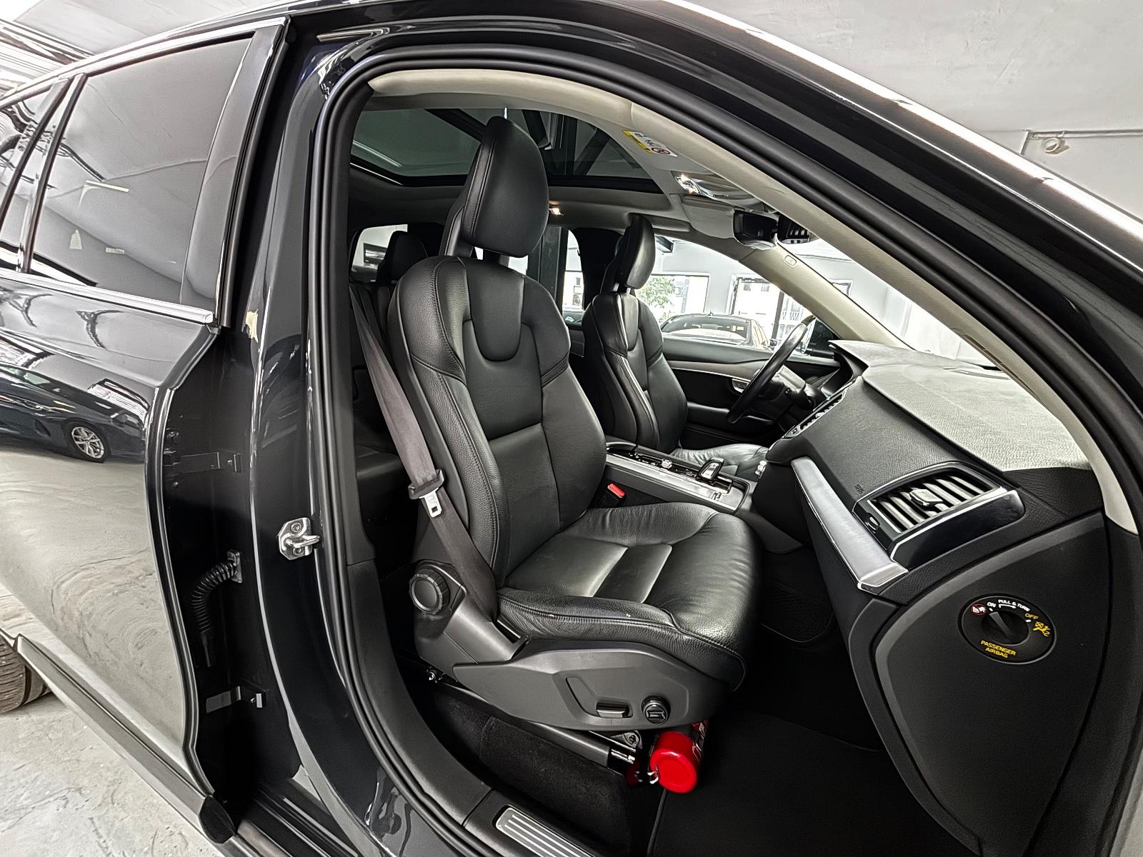 Volvo XC90 Momentum Pro AWD CAM 7-STZ PANO ACC HARMAN/