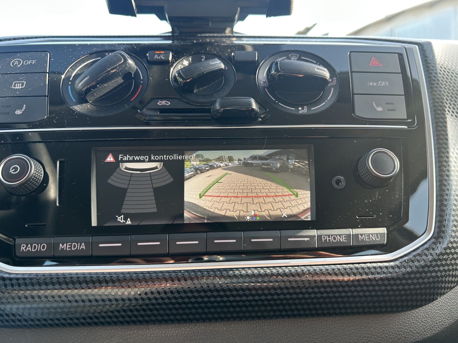 Fahrzeugabbildung Volkswagen up! Klima SHZ GRA RFK maps+more