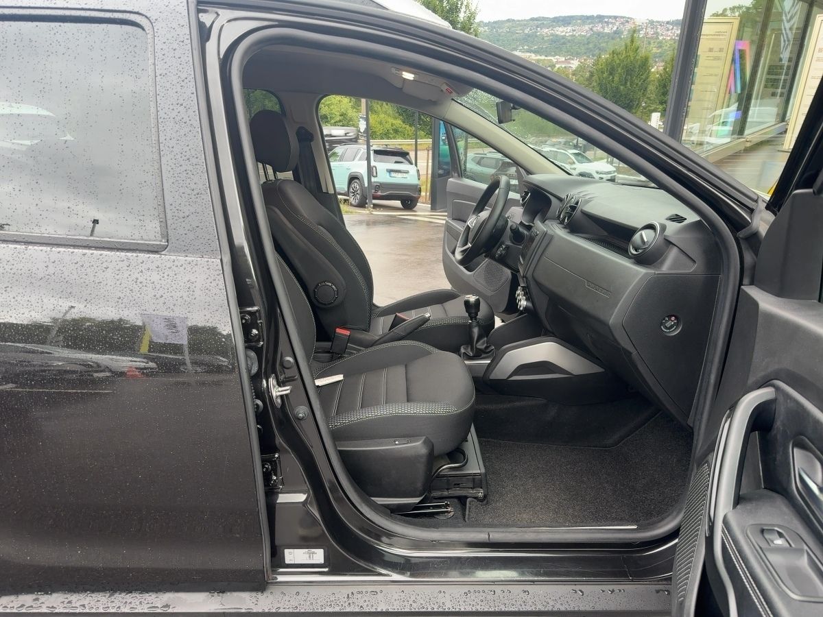 Fahrzeugabbildung Dacia Duster Adventure TCe 150 *leichter Hagelschaden*