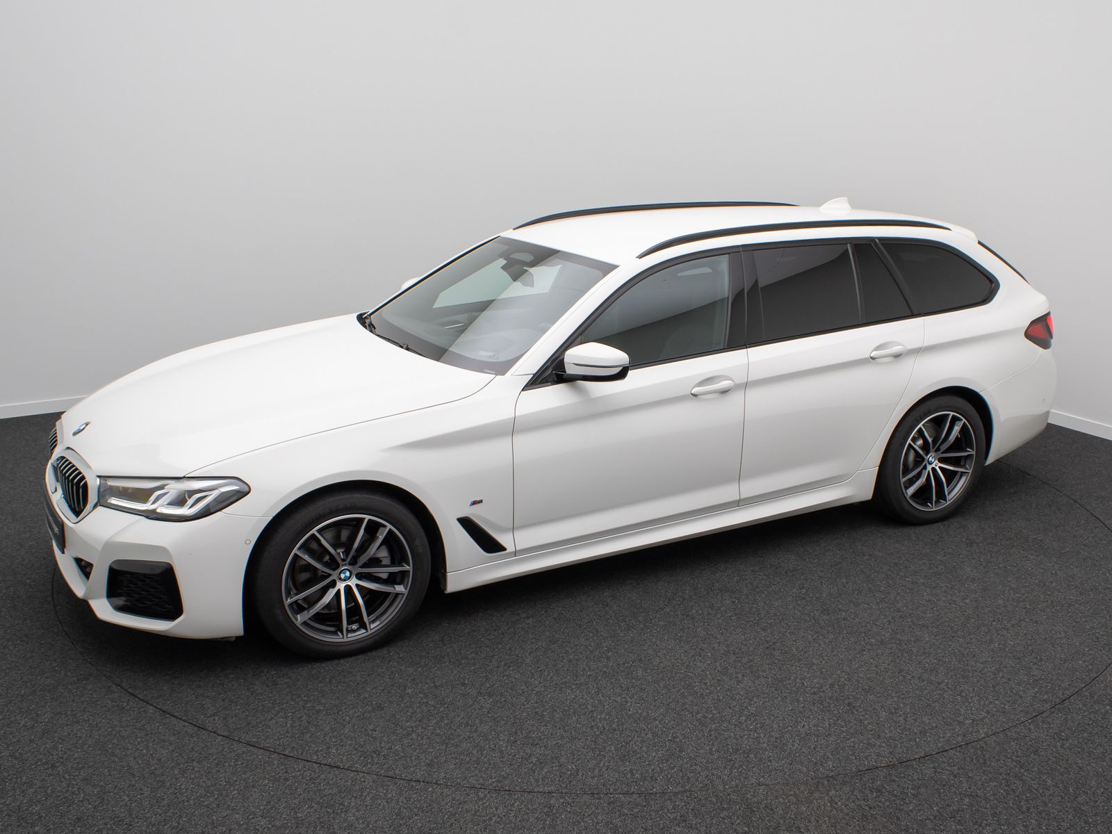 Fahrzeugabbildung BMW 520d xD M Sport HUD Kamera DAB Alarm AHK 18Zoll