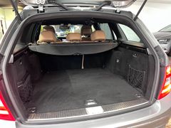 MERCEDES-BENZ C 220 T CDI / DESIGNO / HARMAN KARDON/ AUTOM./ MERCEDES-BENZ C 220 T CDI / DESIGNO / HARMAN KARDON/ AUTOM./