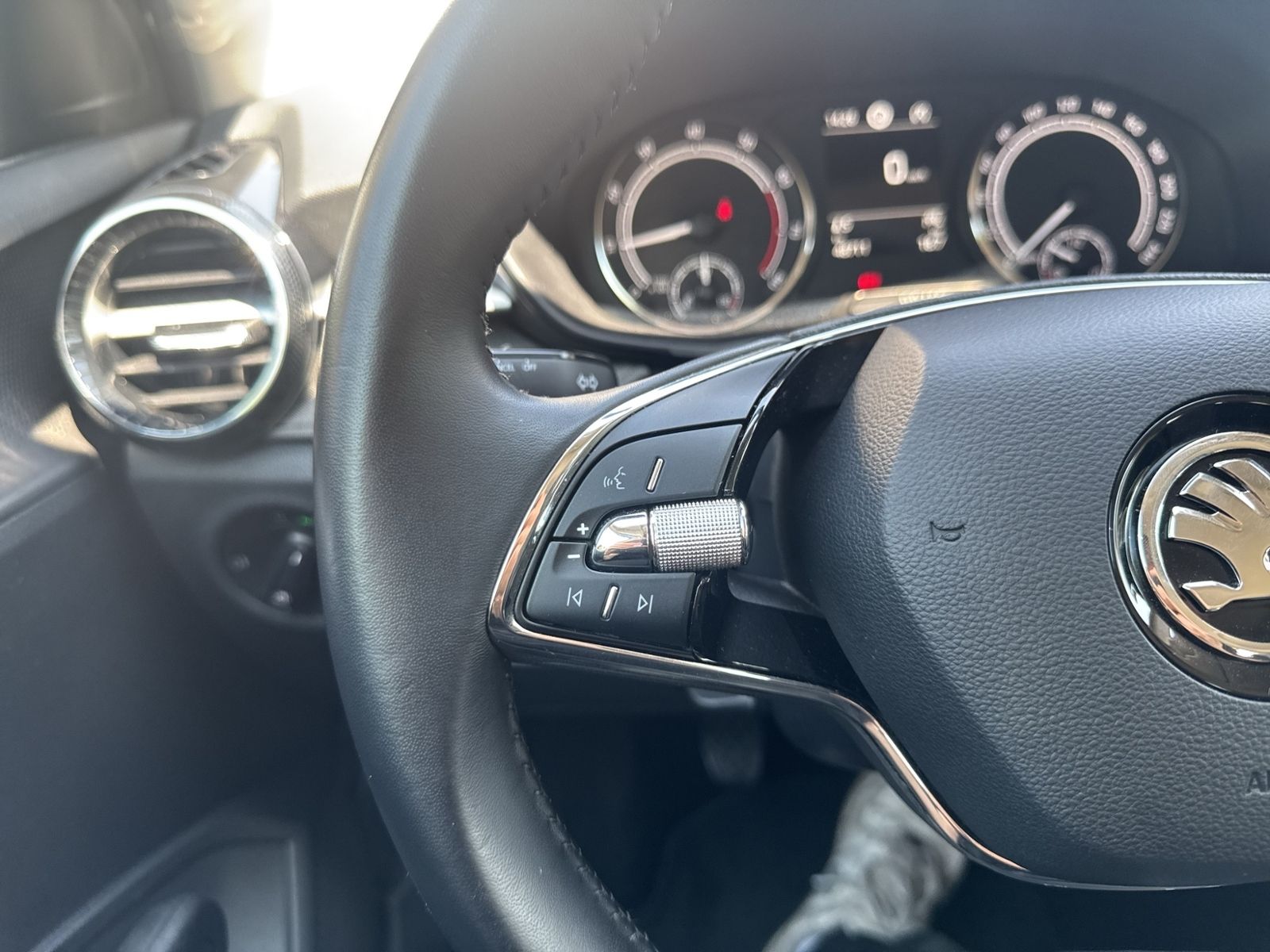 Fabia 1.0 TSI Tour, LED, Navi, ACC, Business, AH