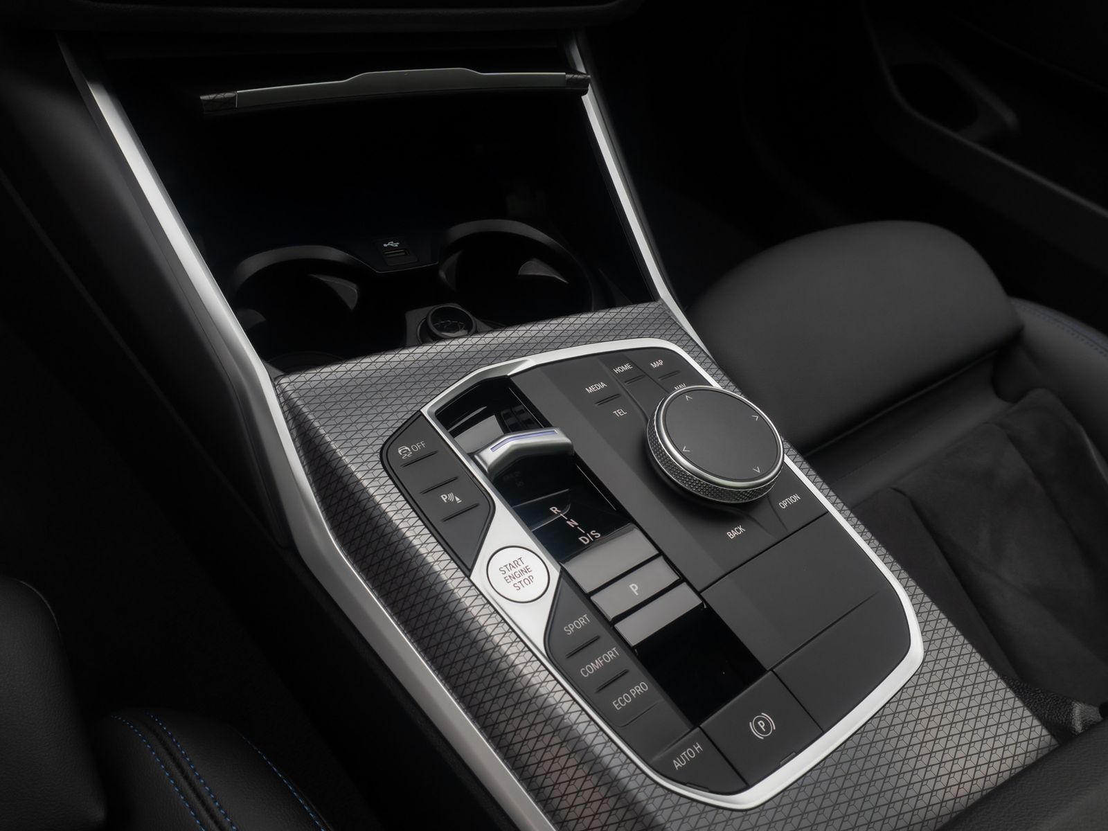Fahrzeugabbildung BMW 330d xD M Sport DAB Kamera HUD Panorama HiFi 19"