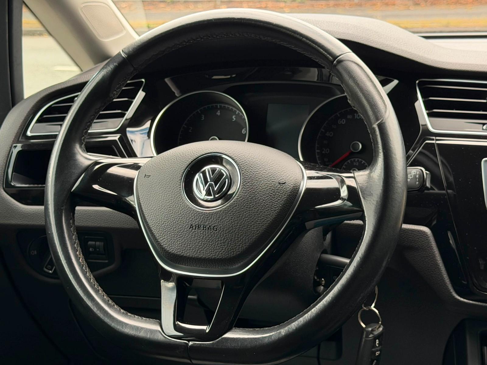Volkswagen Touran 1.4 Comfortline BMT Kamera-Navi-7.Sitzer-