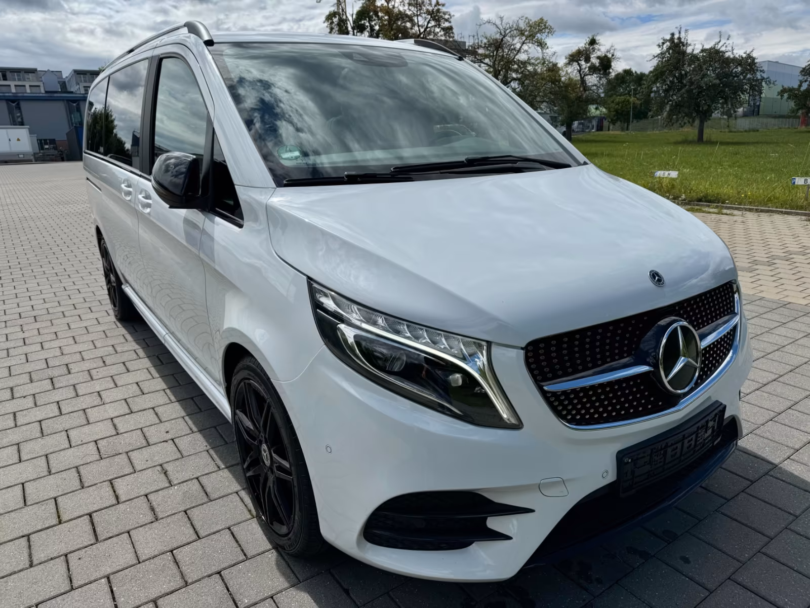 Mercedes-Benz V 300 AMG PANO*NAVI*LEDER*7SITZE*KAM*EL-TÜRE*AHK — 3