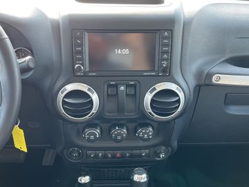 Jeep Wrangler 2.8 CRD Sahara AHK+SHZ+LM+Leder+Tempoma