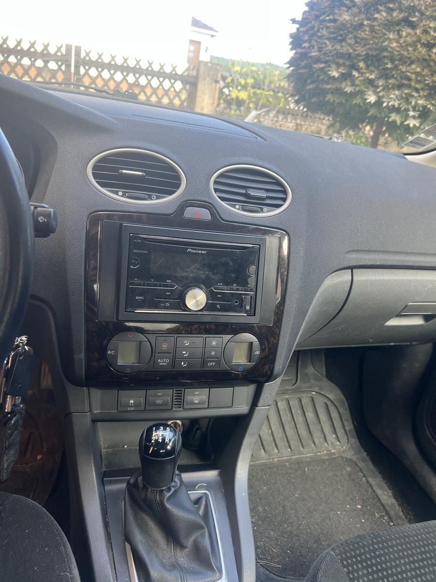 Ford Focus 2005 — interior