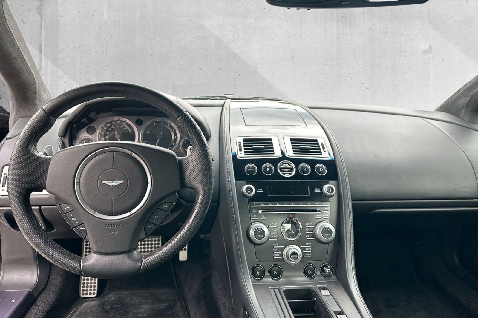 Fahrzeugabbildung Aston Martin V8 Vantage 4.7l