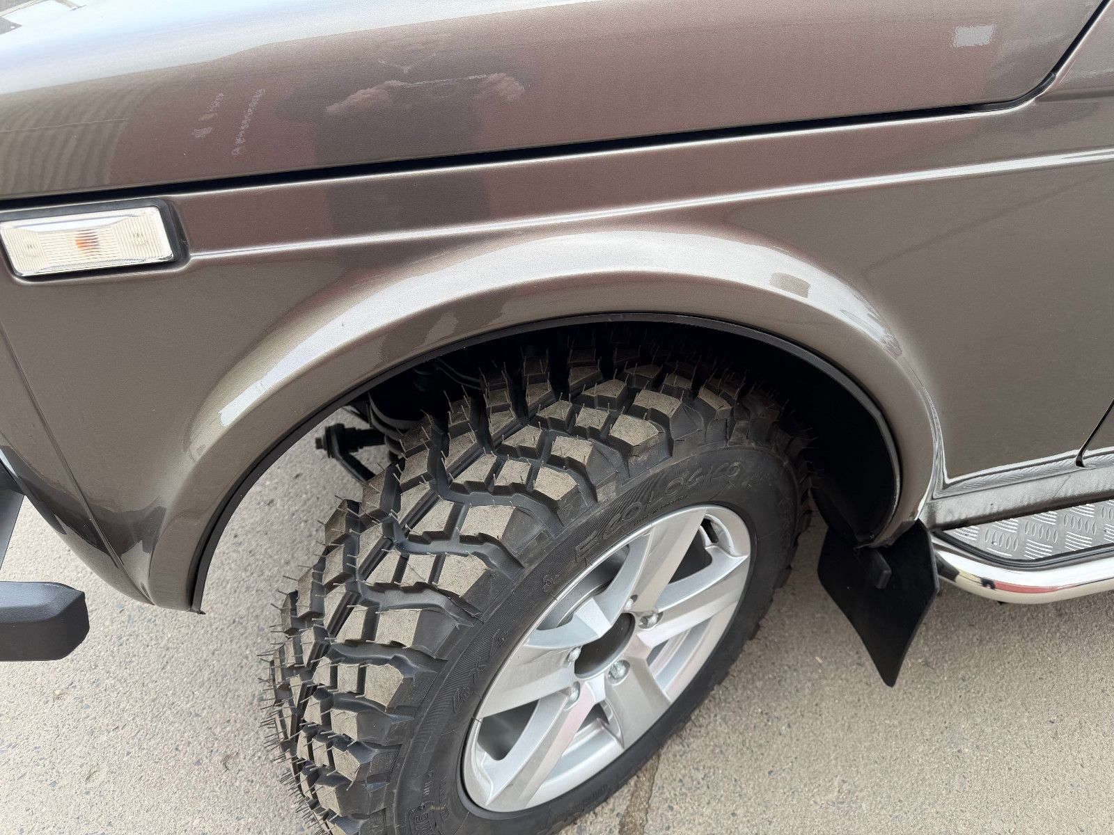 Fahrzeugabbildung Lada NIVA LEGEND "PREMIUM PLUS"! GROSTOL. REIF.; LED