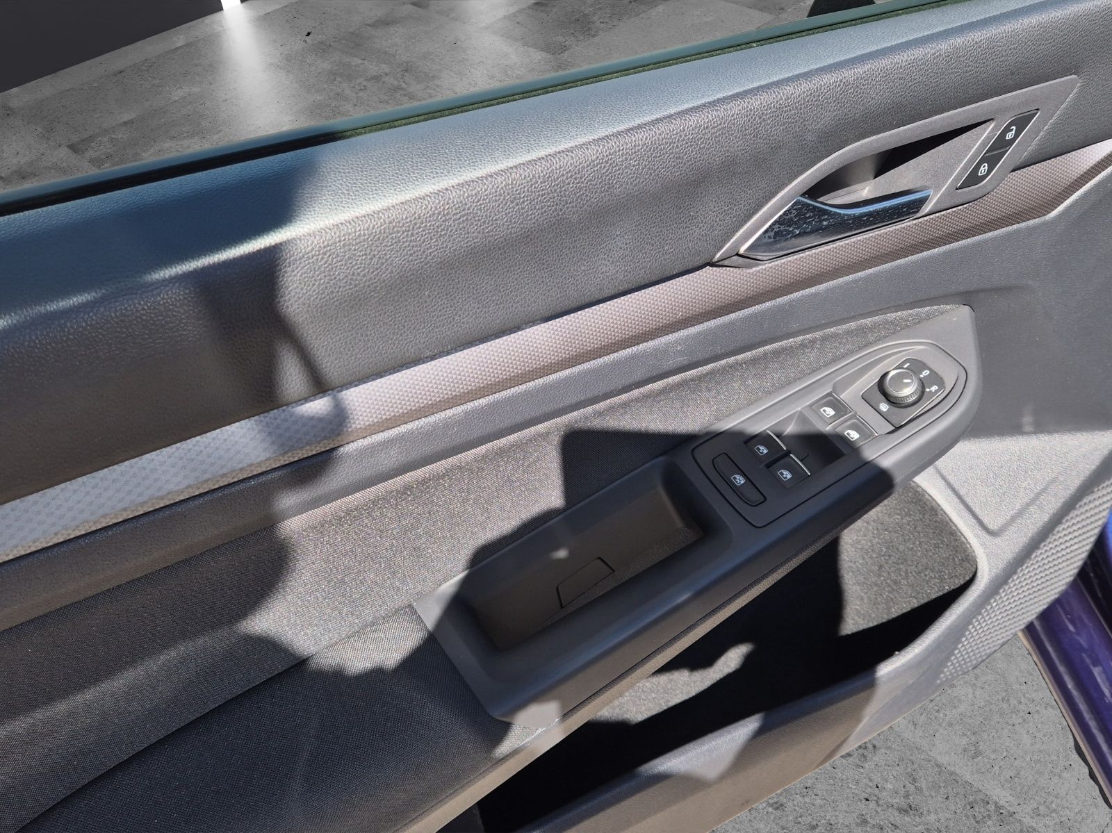 Fahrzeugabbildung Volkswagen Golf VIII TSI Active LED Navi AID ACC SH LHZ LM