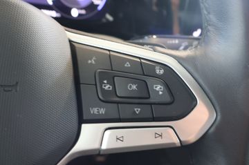 Volkswagen Golf VIII 2.0 TDI Move AID+LED+AMBIENT+ALU