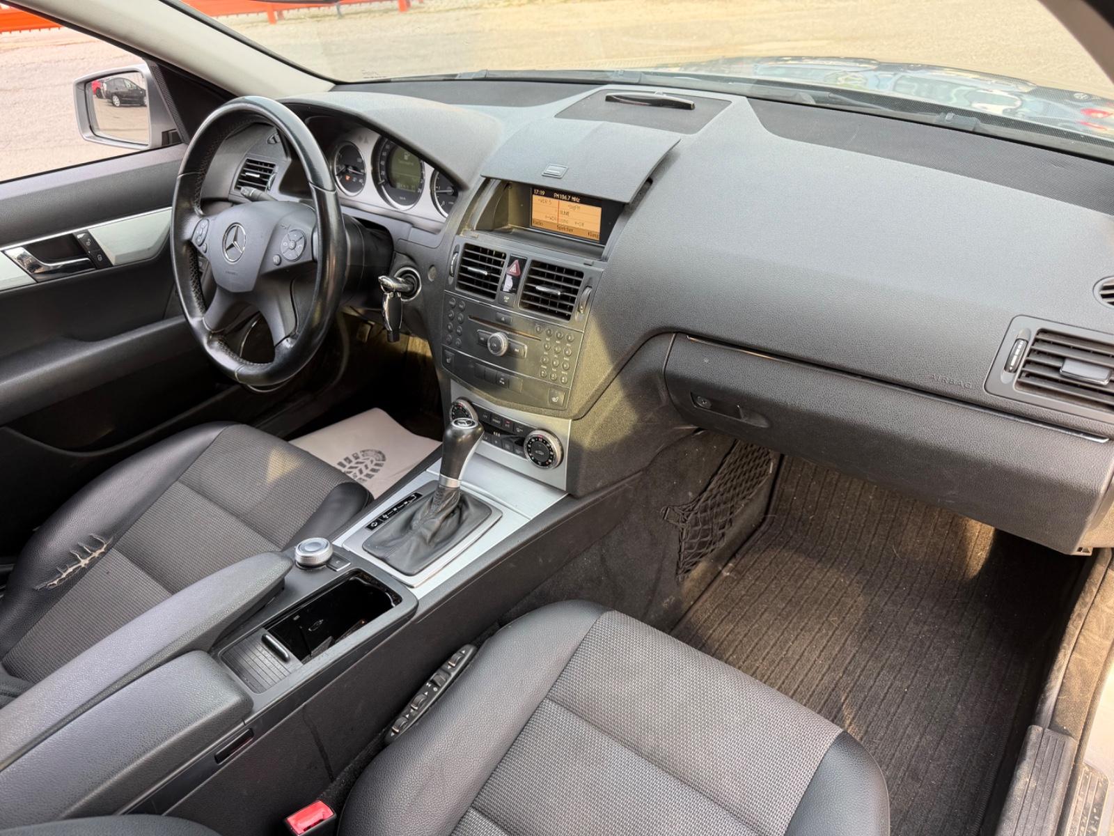 Mercedes-Benz C200 2009 — photo 11