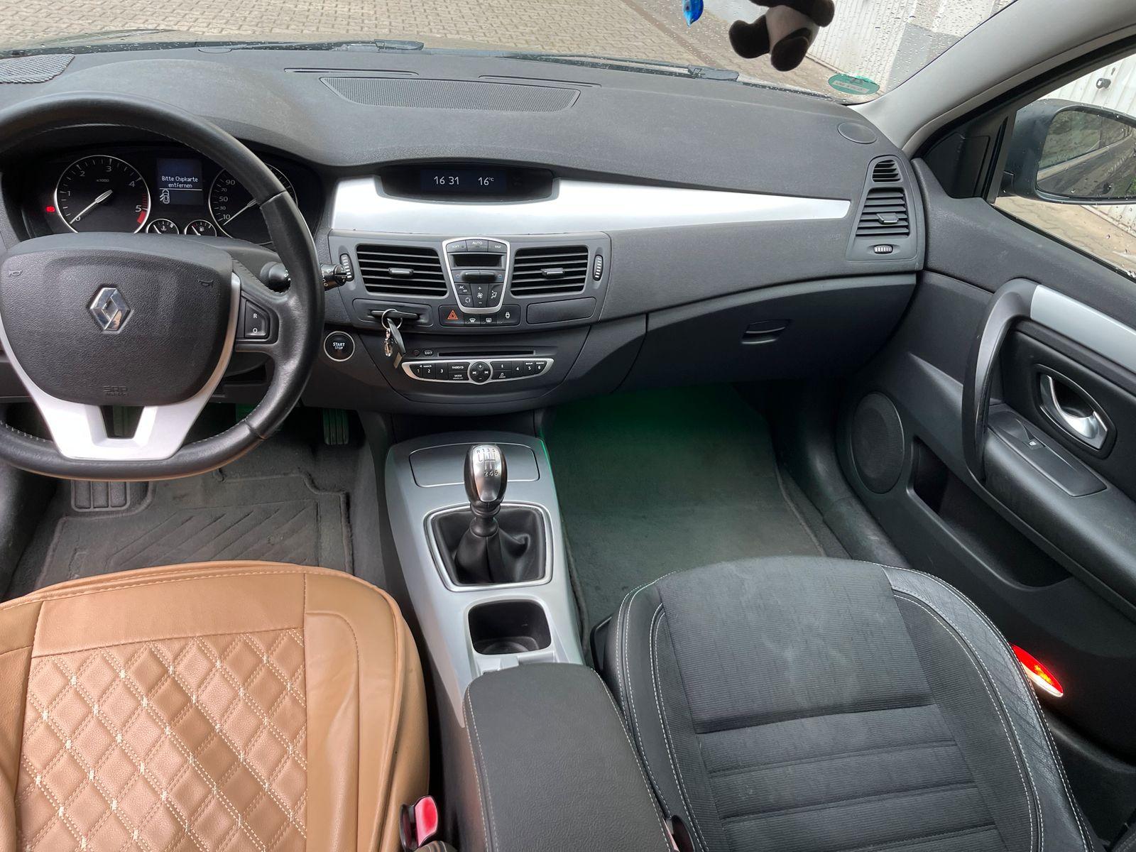 Renault Laguna 2009 — photo 10