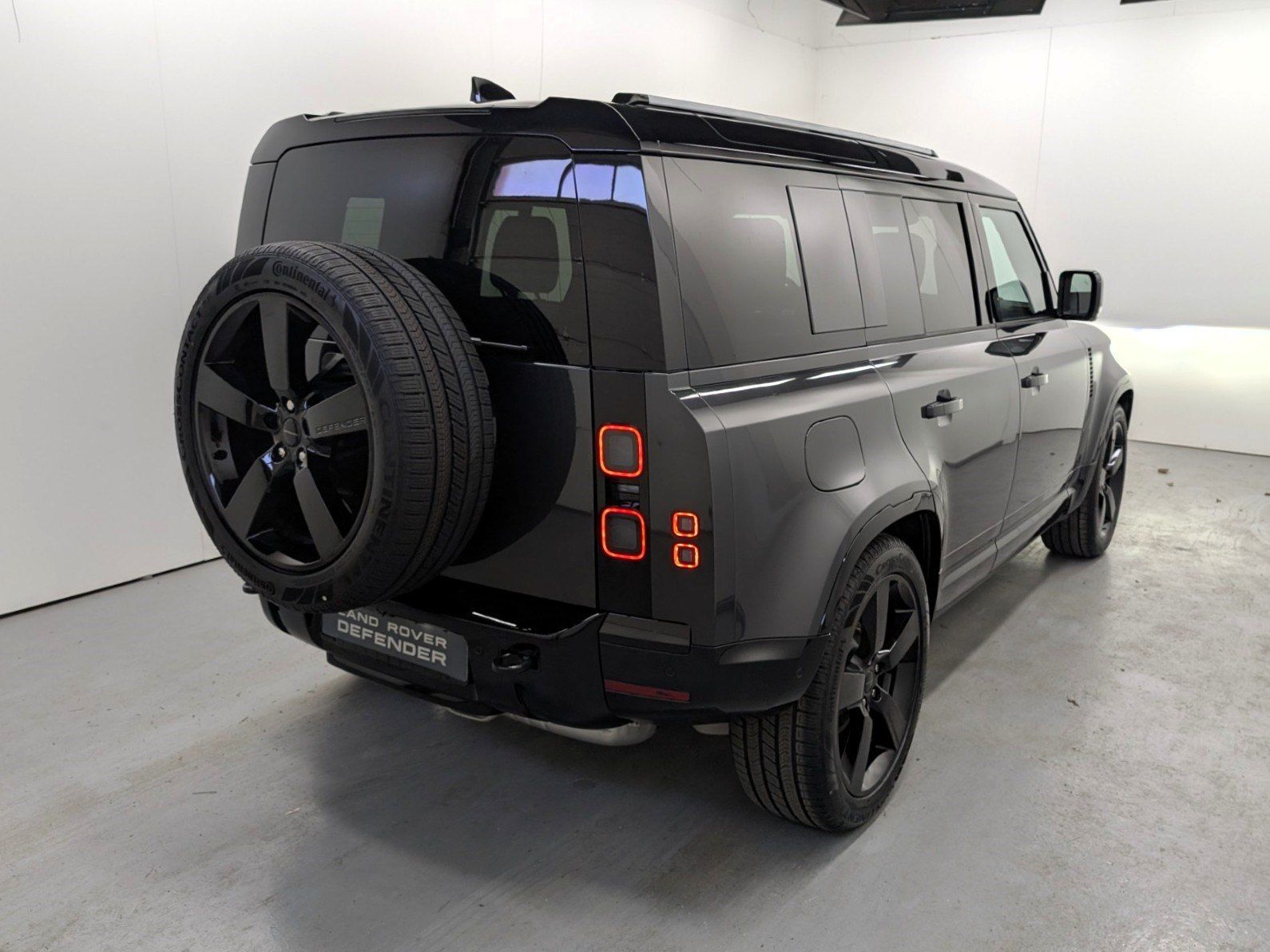 LAND ROVER Defender  D250 X-Dynamic SE AHK Pano – Bild 4