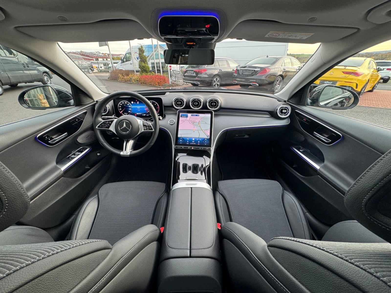 Fahrzeugabbildung Mercedes-Benz C 220d Avantgarde+Pano+HUD+RFK+TotW+AmbiPrem
