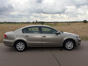 Volkswagen Passat - 8